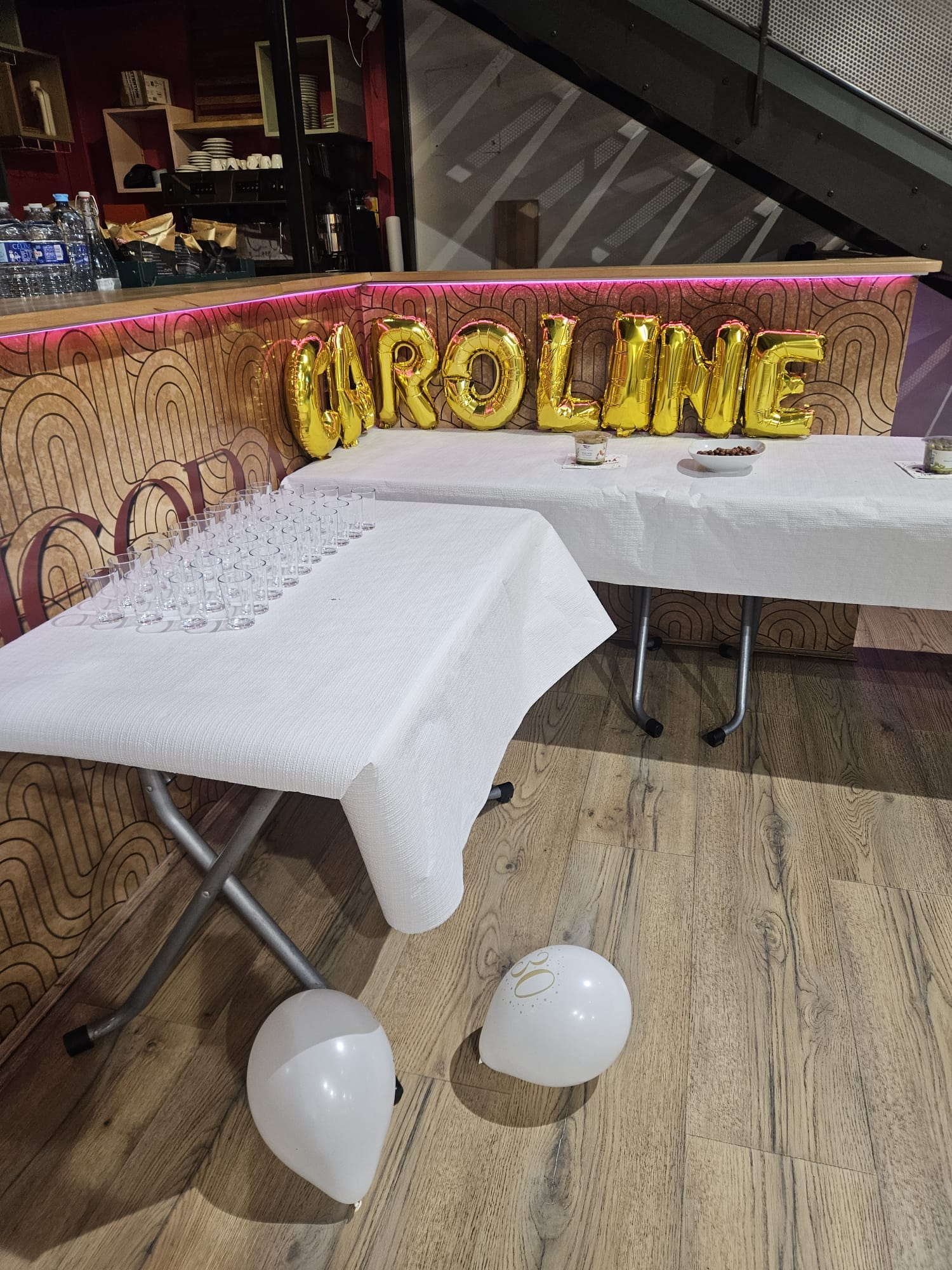 A refined setting for a communion meal