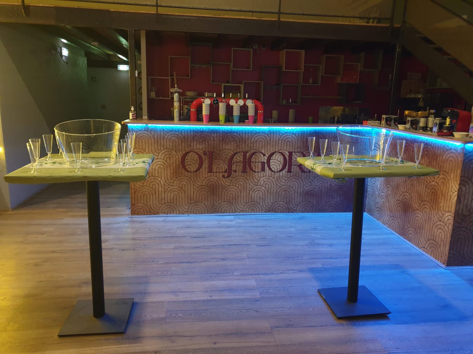 Room for 120 guests around the tables